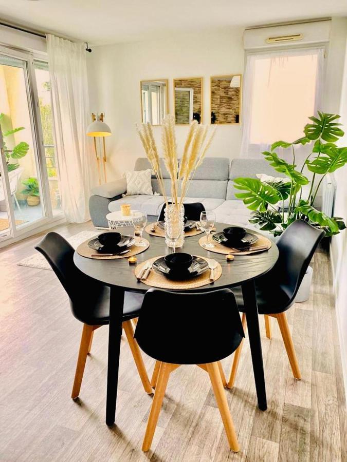 T2 Très Charmant à Cergy Le Haut à seulement 3 min à pied de la gare !! PARKING PRIVE Apartamento Exterior foto