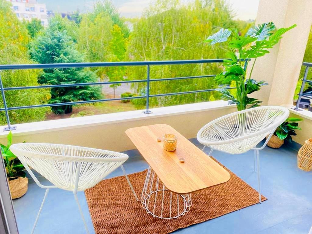 T2 Très Charmant à Cergy Le Haut à seulement 3 min à pied de la gare !! PARKING PRIVE Apartamento Exterior foto