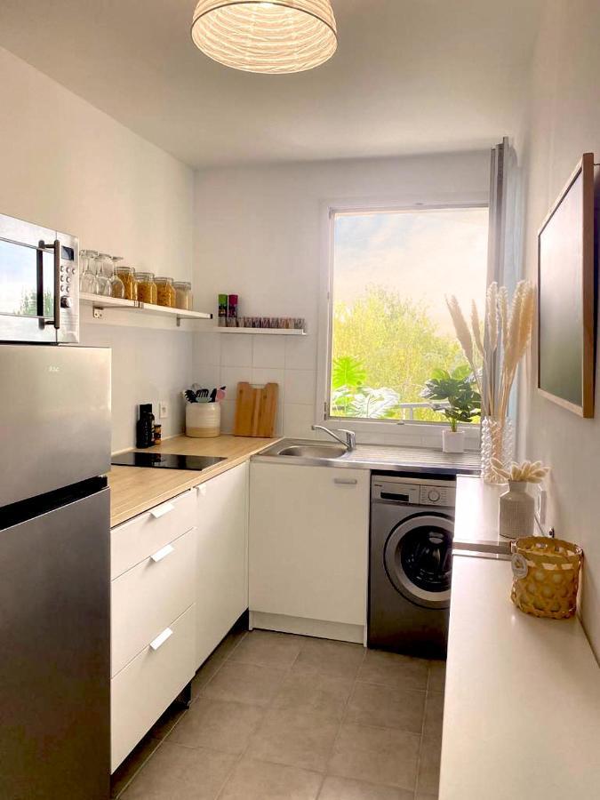 T2 Très Charmant à Cergy Le Haut à seulement 3 min à pied de la gare !! PARKING PRIVE Apartamento Exterior foto