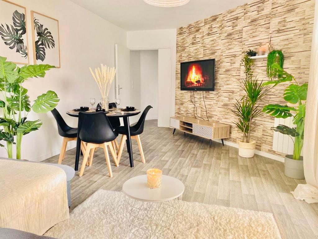 T2 Très Charmant à Cergy Le Haut à seulement 3 min à pied de la gare !! PARKING PRIVE Apartamento Exterior foto