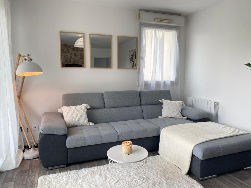 T2 Très Charmant à Cergy Le Haut à seulement 3 min à pied de la gare !! PARKING PRIVE Apartamento Exterior foto